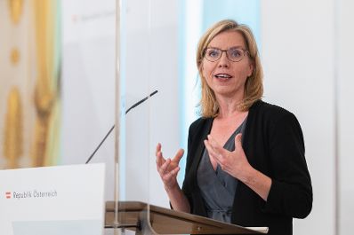 Im Bild Bundesministerin Leonore Gewessler nach dem Ministerrat am 9. Juni 2021.