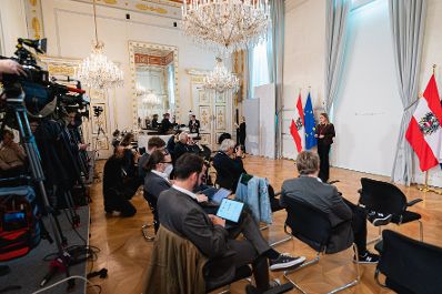 Im Bild Bundesministerin Bundesministerin Margarete Schramb&ouml;ck beim Doorstep vor dem Ministerrat am 20. Oktober.
