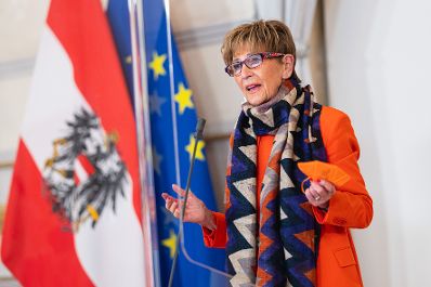 Am 3. Dezember 2021 fand ein Doorstep im Zuge der Gespr&auml;chsrunden zum Thema Impfpflicht statt. Im Bild die Pr&auml;sidentin des &Ouml;sterreichischen Seniorenbundes, Ingrid Korosec.