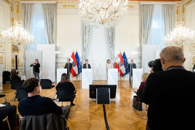 Am 22. Dezember 2021 fand eine Pressekonferenz zum Thema &bdquo;Politische Einigung zur Gemeinsamen Agrarpolitik ab 2023&ldquo;. Im Bild Bundesministerin Elisabeth K&ouml;stinger (m.r.), Landwirtschaftssprecherin der Gr&uuml;nen Olga Voglauer (m.l.), Landwirtschaftssprecher der &Ouml;VP Georg Strasser (l.) und Pr&auml;sident der Landwirtschaftskammer &Ouml;sterreich Josef Moosbrugger (r.).