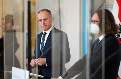 Am 12. J&auml;nner 2022 nahmen Bundesminister Wolfgang M&uuml;ckstein, Bundesminister Martin Polaschek (r.) und Bundesminister Gerhard Karner (l.) am Pressefoyer nach dem Ministerrat teil.