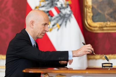 Am 11. Mai 2022 wurden Staatssekret&auml;rin Susanne Kraus-Winkler und Staatssekret&auml;r Florian Tursky angelobt. Im Bild Bundesminister Martin Kocher.