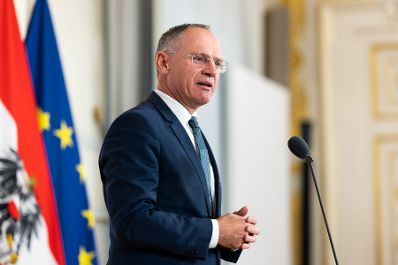 Am 23. November 2022 nahm Bundesminister Gerhard Karner (im Bild) am Doorstep vor dem Ministerrat teil.