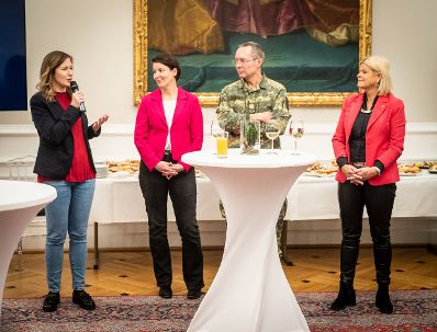 Am 19. Dezember 2022 nahmen Staatssekret&auml;rin Claudia Plakolm (l.), Bundesministerin Klaudia Tanner (r.) und Bundesminister Johannes Rauch Veranstaltung &bdquo;1 Jahr GECKO&ldquo; teil.