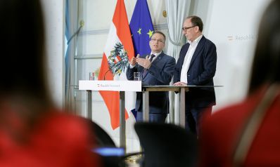 Am 22. M&auml;rz 2023 nahmen Bundesminister Johannes Rauch (r.) und Klubobmann August W&ouml;ginger (l.) am Pressefoyer nach dem Ministerrat teil.
