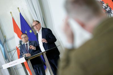 Am 22. M&auml;rz 2023 nahmen Bundesminister Johannes Rauch (r.) und Klubobmann August W&ouml;ginger (l.) am Pressefoyer nach dem Ministerrat teil.