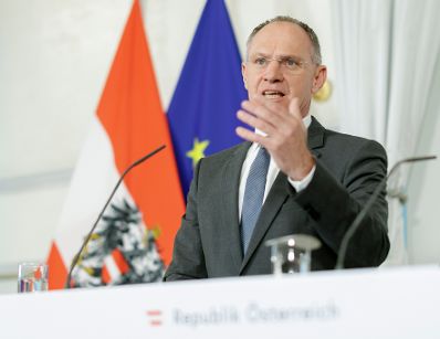 Am 12. April 2023 nahmen Bundesministerin Alma Zadic, Bundesminister Gerhard Karner (im Bild) und Bundesminister Norbert Totschnig am Pressefoyer nach dem Ministerrat teil.