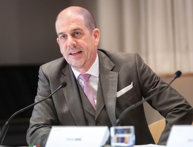 Am 27. April 2023 lud das Bundeskanzleramt anl&auml;sslich der Pr&auml;sentation des Berichts &bdquo;Gesellschaftlicher Zusammenhalt und Segregation &ndash; Eine Bestandsaufnahme zu Integration und Desintegration in &Ouml;sterreich&ldquo; zu einem Fachgespr&auml;ch mit Experten. Im Bild Peter Hajek.