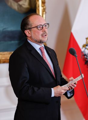 Am 3. Mai 2023 nahmen Vizekanzler Werner Kogler und Bundesminister Alexander Schallenberg (im Bild) am Doorstep vor dem Ministerrat teil.