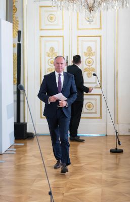 Am 10. Mai 2023 nahm Bundesminister Gerhard Karner (im Bild) am Doorstep vor dem Ministerrat teil.
