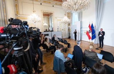 Am 10. Mai 2023 nahm Bundesminister Gerhard Karner (r.) am Doorstep vor dem Ministerrat teil.