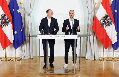 Am 1. Juni 2023 nahmen Bundesminister Johannes Rauch (l.) und Staatssekret&auml;r Florian Tursky (r.) am Pressefoyer nach dem Ministerrat teil.