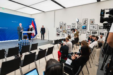 Am 14. Juni 2023 nahmen Bundesministerin Leonore Gewessler (r.) und Bundesminister Gerhard Karner (l.) am Pressefoyer nach dem Ministerrat teil.