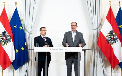 Am 13. September 2023 nahmen Bundesminister Johannes Rauch (r.) und Klubobmann August W&ouml;ginger (l.) am Pressefoyer nach dem Ministerrat teil.