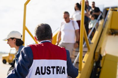 Am 12. Oktober 2023 landete der erste Evakuierungsflug f&uuml;r &Ouml;sterreicherinnen und &Ouml;sterreicher aus Israel am Flughafen Schwechat.