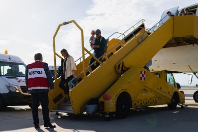 Am 12. Oktober 2023 landete der erste Evakuierungsflug f&uuml;r &Ouml;sterreicherinnen und &Ouml;sterreicher aus Israel am Flughafen Schwechat.