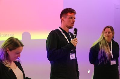 Am 28. November 2023 fand das 9. Forum Jugendstrategie unter dem Titel &quot;Jugend und Krisen: Initiativen in schwierigen Zeiten&quot; statt.