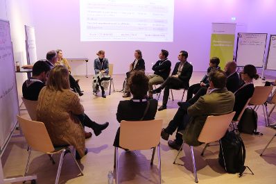 Am 28. November 2023 fand das 9. Forum Jugendstrategie unter dem Titel &quot;Jugend und Krisen: Initiativen in schwierigen Zeiten&quot; statt.