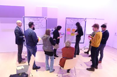 Am 28. November 2023 fand das 9. Forum Jugendstrategie unter dem Titel &quot;Jugend und Krisen: Initiativen in schwierigen Zeiten&quot; statt.