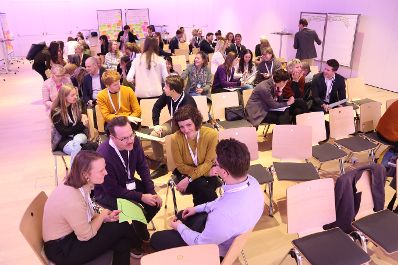 Am 28. November 2023 fand das 9. Forum Jugendstrategie unter dem Titel &quot;Jugend und Krisen: Initiativen in schwierigen Zeiten&quot; statt.