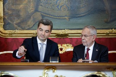 Am 3. Juni 2019 wurde die neue Bundesregierung vom Bundespr&auml;sidenten in der Pr&auml;sidentschaftskanzlei angelobt. Im Bild Bundespr&auml;sident Alexander Van der Bellen (r.) mit Bundesminister Wolfgang Peschorn (l.).