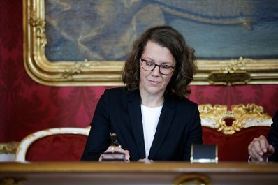 Am 3. Juni 2019 wurde die neue Bundesregierung vom Bundespr&auml;sidenten in der Pr&auml;sidentschaftskanzlei angelobt. Im Bild Bundesministerin Iris Eliisa Rauskala.
