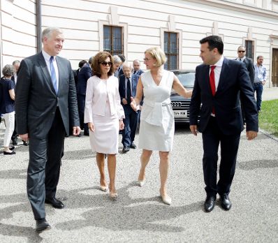 Am 15. Juni 2019 nahm Bundeskanzlerin Brigitte Bierlein (m.l.) am Europaforum Wachau teil. Im Bild mit Landeshauptfrau Johanna Mikl-Leitner (m.r.), dem nordmazedonischen Premier Zoran Zaev (r.) und Martin Eichtinger (l.).