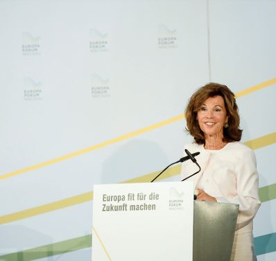 Am 15. Juni 2019 nahm Bundeskanzlerin Brigitte Bierlein (im Bild) am Europaforum Wachau teil.