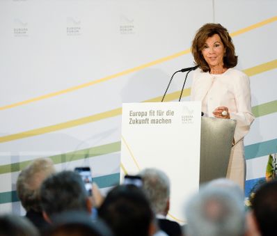 Am 15. Juni 2019 nahm Bundeskanzlerin Brigitte Bierlein (im Bild) am Europaforum Wachau teil.