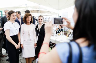 Am 15. Juni 2019 nahm Bundeskanzlerin Brigitte Bierlein (m.) am Europaforum Wachau teil.