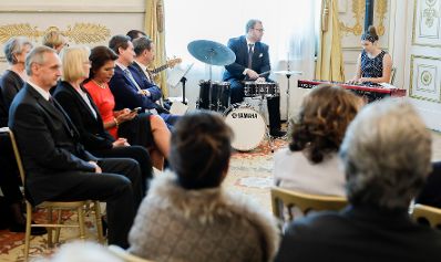 Am 9. September 2019 bestellte Bundeskanzlerin Brigitte Bierlein Vertreterinnen und Vertreter der Wirtschaft zu Mitgliedern der bei der Bundesanstalt "Statistik &Ouml;sterreich" eingerichteten Wirtschaftskurie. Damit haben sie das Recht, die Bezeichnung "Kommerzialrat/Kommerzialr&auml;tin f&uuml;r die Statistik" zu f&uuml;hren.