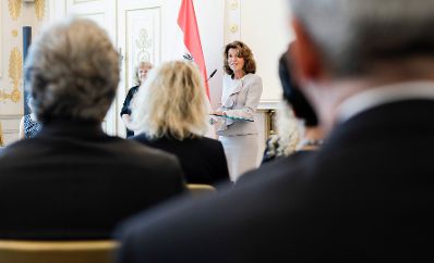 Am 9. September 2019 bestellte Bundeskanzlerin Brigitte Bierlein Vertreterinnen und Vertreter der Wirtschaft zu Mitgliedern der bei der Bundesanstalt "Statistik &Ouml;sterreich" eingerichteten Wirtschaftskurie. Damit haben sie das Recht, die Bezeichnung "Kommerzialrat/Kommerzialr&auml;tin f&uuml;r die Statistik" zu f&uuml;hren.