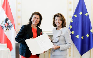 Am 9. September 2019 bestellte Bundeskanzlerin Brigitte Bierlein Vertreterinnen und Vertreter der Wirtschaft zu Mitgliedern der bei der Bundesanstalt "Statistik &Ouml;sterreich" eingerichteten Wirtschaftskurie. Damit haben sie das Recht, die Bezeichnung "Kommerzialrat/Kommerzialr&auml;tin f&uuml;r die Statistik" zu f&uuml;hren.