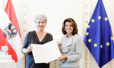 Am 9. September 2019 bestellte Bundeskanzlerin Brigitte Bierlein Vertreterinnen und Vertreter der Wirtschaft zu Mitgliedern der bei der Bundesanstalt "Statistik &Ouml;sterreich" eingerichteten Wirtschaftskurie. Damit haben sie das Recht, die Bezeichnung "Kommerzialrat/Kommerzialr&auml;tin f&uuml;r die Statistik" zu f&uuml;hren.