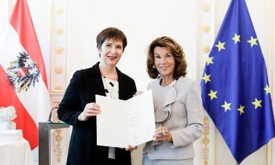 Am 9. September 2019 bestellte Bundeskanzlerin Brigitte Bierlein Vertreterinnen und Vertreter der Wirtschaft zu Mitgliedern der bei der Bundesanstalt "Statistik &Ouml;sterreich" eingerichteten Wirtschaftskurie. Damit haben sie das Recht, die Bezeichnung "Kommerzialrat/Kommerzialr&auml;tin f&uuml;r die Statistik" zu f&uuml;hren.