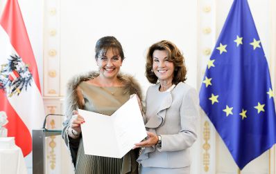 Am 9. September 2019 bestellte Bundeskanzlerin Brigitte Bierlein Vertreterinnen und Vertreter der Wirtschaft zu Mitgliedern der bei der Bundesanstalt "Statistik &Ouml;sterreich" eingerichteten Wirtschaftskurie. Damit haben sie das Recht, die Bezeichnung "Kommerzialrat/Kommerzialr&auml;tin f&uuml;r die Statistik" zu f&uuml;hren.