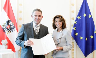 Am 9. September 2019 bestellte Bundeskanzlerin Brigitte Bierlein Vertreterinnen und Vertreter der Wirtschaft zu Mitgliedern der bei der Bundesanstalt "Statistik &Ouml;sterreich" eingerichteten Wirtschaftskurie. Damit haben sie das Recht, die Bezeichnung "Kommerzialrat/Kommerzialr&auml;tin f&uuml;r die Statistik" zu f&uuml;hren.