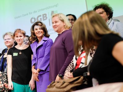 Am 12. September 2019 nahm Bundeskanzlerin Brigitte Bierlein (3.v.l.) gemeinsam mit Bundesministerin Ines Stilling und Bundesministerin Brigitte Zarfl beim der Er&ouml;ffnung der Konferenz &bdquo;Frauen mit Behinderung &ndash; warum wir dar&uuml;ber reden m&uuml;ssen&ldquo; teil.