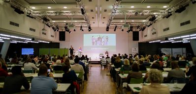 Am 12. September 2019 nahm Bundeskanzlerin Brigitte Bierlein gemeinsam mit Bundesministerin Ines Stilling und Bundesministerin Brigitte Zarfl beim der Er&ouml;ffnung der Konferenz &bdquo;Frauen mit Behinderung &ndash; warum wir dar&uuml;ber reden m&uuml;ssen&ldquo; teil.