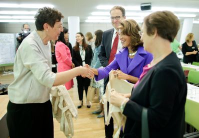 Am 12. September 2019 nahm Bundeskanzlerin Brigitte Bierlein (2.v.r.) gemeinsam mit Bundesministerin Ines Stilling und Bundesministerin Brigitte Zarfl beim der Er&ouml;ffnung der Konferenz &bdquo;Frauen mit Behinderung &ndash; warum wir dar&uuml;ber reden m&uuml;ssen&ldquo; teil.