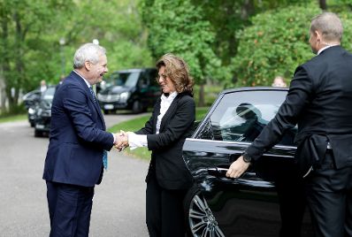 Am 16. September 2019 fand die Arbeitsreise von Bundeskanzlerin Brigitte Bierlein (m.) in Helsinki statt. Im Bild mit dem finnischen Premierminister Antti Rinne (l.).