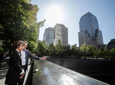 Am 21. September 2019 reiste Bundeskanzlerin Brigitte Bierlein anl&auml;sslich der UN-Generalversammlung nach New York. Im Bild beim 9/11 Memorial.