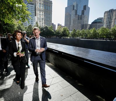 Am 21. September 2019 reiste Bundeskanzlerin Brigitte Bierlein anl&auml;sslich der UN-Generalversammlung nach New York. Im Bild beim 9/11 Memorial.