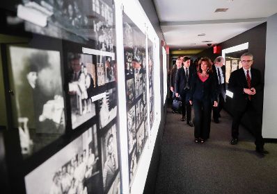 Am 22. September 2019 setzte Bundeskanzlerin Brigitte Bierlein anl&auml;sslich der UN-Generalversammlung nach New York fort. Im Bild beim Besuch des Leo Baeck Institute for the Study of German-Jewish History and Culture.