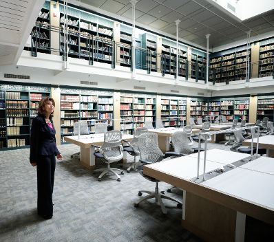 Am 22. September 2019 setzte Bundeskanzlerin Brigitte Bierlein anl&auml;sslich der UN-Generalversammlung nach New York fort. Im Bild beim Besuch des Leo Baeck Institute for the Study of German-Jewish History and Culture.