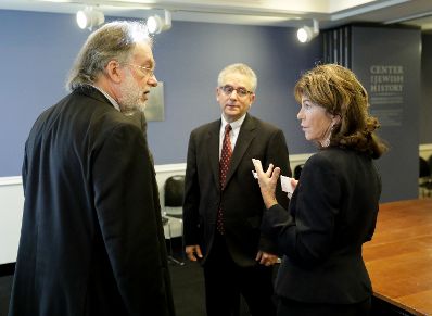 Am 22. September 2019 setzte Bundeskanzlerin Brigitte Bierlein anl&auml;sslich der UN-Generalversammlung nach New York fort. Im Bild beim Besuch des Leo Baeck Institute for the Study of German-Jewish History and Culture.