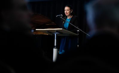 Am 11. Oktober 2019 er&ouml;ffnete Bundeskanzlerin Brigitte Bierlein, selbst ehemalige Sch&uuml;lerin und Absolventin, den Festakt anl&auml;sslich des 150-Jahr-Jubil&auml;ums des Bundesgymnasiums und des Bundesrealgymnasiums Kundmanngasse in Wien. Frauen-, Familien- und Jugendministerin Ines Stilling erinnerte in der anschlie&szlig;enden Festrede an das Gr&uuml;ndungsjahr der Schule im Jahr 1869, in dem der Schulbesuch f&uuml;r M&auml;dchen verpflichtend eingef&uuml;hrt wurde. Am heutigen Internationalen Tag der M&auml;dchenrechte sei es &ndash; zumindest in &Ouml;sterreich &ndash; selbstverst&auml;ndlich, dass M&auml;dchen in die Schule gehen und ihr Recht auf Bildung und Ausbildung selbstbestimmt leben.