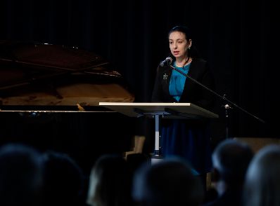 Am 11. Oktober 2019 er&ouml;ffnete Bundeskanzlerin Brigitte Bierlein, selbst ehemalige Sch&uuml;lerin und Absolventin, den Festakt anl&auml;sslich des 150-Jahr-Jubil&auml;ums des Bundesgymnasiums und des Bundesrealgymnasiums Kundmanngasse in Wien. Frauen-, Familien- und Jugendministerin Ines Stilling erinnerte in der anschlie&szlig;enden Festrede an das Gr&uuml;ndungsjahr der Schule im Jahr 1869, in dem der Schulbesuch f&uuml;r M&auml;dchen verpflichtend eingef&uuml;hrt wurde. Am heutigen Internationalen Tag der M&auml;dchenrechte sei es &ndash; zumindest in &Ouml;sterreich &ndash; selbstverst&auml;ndlich, dass M&auml;dchen in die Schule gehen und ihr Recht auf Bildung und Ausbildung selbstbestimmt leben.