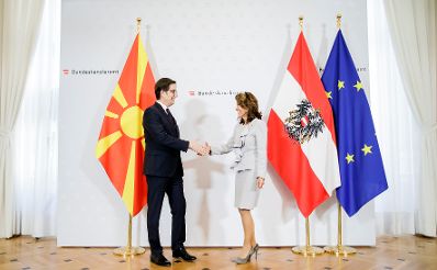 Am 11. Oktober 2019 empfing Bundeskanzlerin Brigitte Bierlein (r.) den Pr&auml;sident der Republik Nordmazedonien, Stevo Pendarovski (l.) zu einem Gespr&auml;ch.