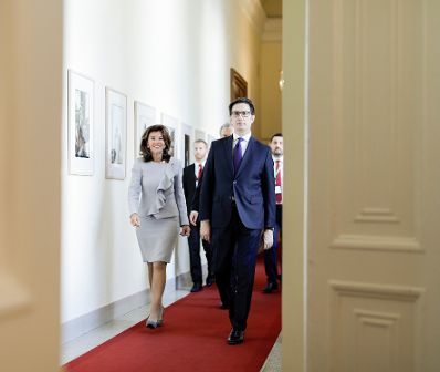 Am 11. Oktober 2019 empfing Bundeskanzlerin Brigitte Bierlein (l.) den Pr&auml;sident der Republik Nordmazedonien, Stevo Pendarovski (r.) zu einem Gespr&auml;ch.